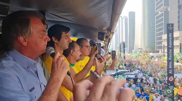 Presidente Jair Bolsonaro disse que não cumprirá qualquer decisão do ministro do STF Alexandre de Moraes (Foto: Reprodução)