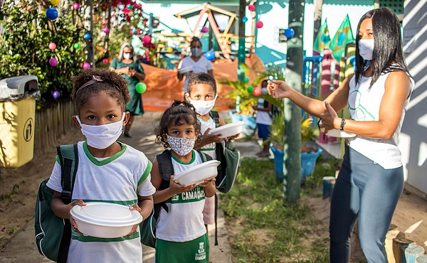 Creche Comunitária Esperança da Estiva, em Camaçari, atende 120 crianças (Foto: Nara Gentil/CORREIO)