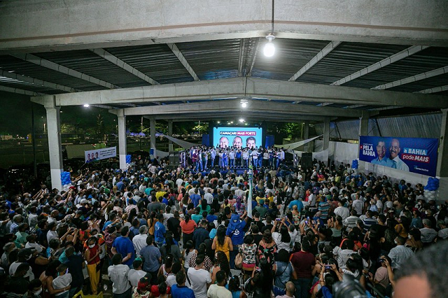 Cerca de 2.500 pessoas lotaram o Clube Arsenal, na Radial C, para prestigiar uma visita do presidente do DEM, ACM Neto, a Camaçari (Foto: Reprodução/Rede Social)