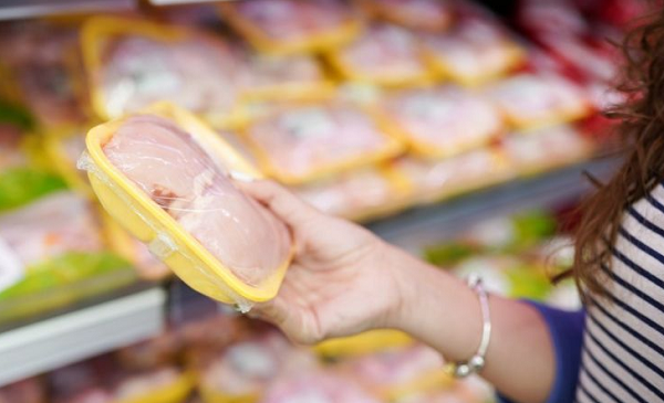 Segundo Associação Paulista de Supermercados, frango ficou 8,6% mais caro em agosto nos supermercados paulistanos (Foto: Getty Images)