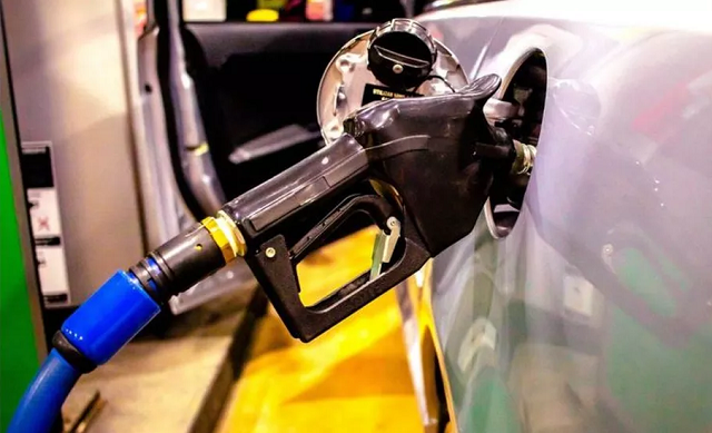 Litro de gasolina passa de R$ 7 em alguns locais (Foto: Getty Images/Via BBC)