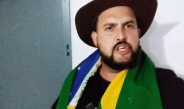 Bolsonarista Zé Trovão desistiu de se entregar e continua foragido (Foto: Reprodução)