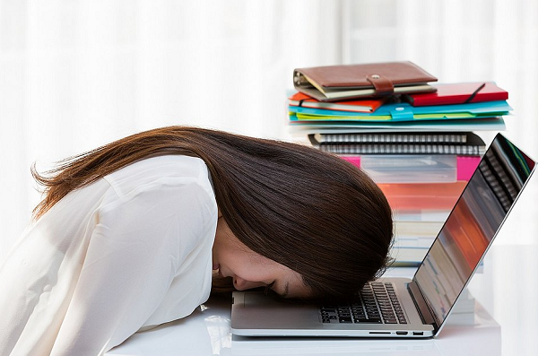 As crises de ansiedade atingem cerca de 33% da população mundial, impactando de forma muito negativa o trabalho (Foto: Shutterstock/Reprodução)