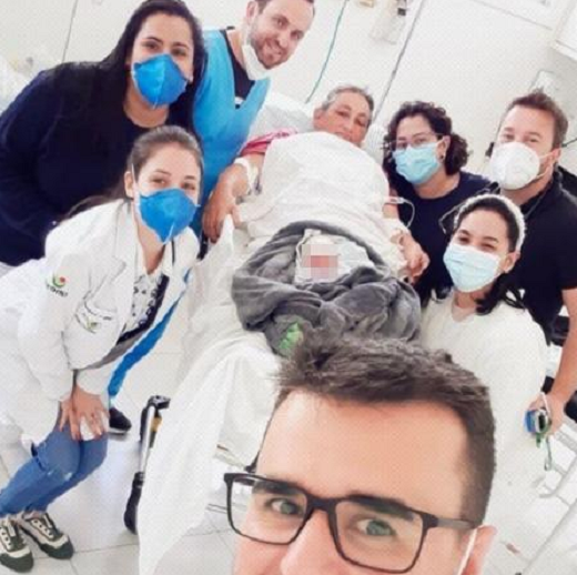 Mulher de 43 anos não sentiu bebê mexer e achava que estava na menopausa, segundo enfermeira (Foto: Reprodução)