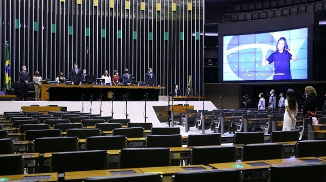 Pela proposta, o governo federal terá um espaço fiscal de R$ 83 bilhões para gastar a mais em 2022, furando o teto do Orçamento (Foto: Reprodução)