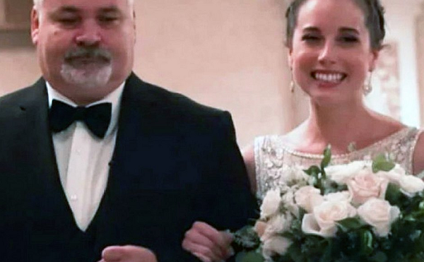 Dianna Donnarumma Keher, uma das pessoas salvas pela doação ao lado de Daniel Donnelly, pai da doadora (Fotos: Acervo pessoal)