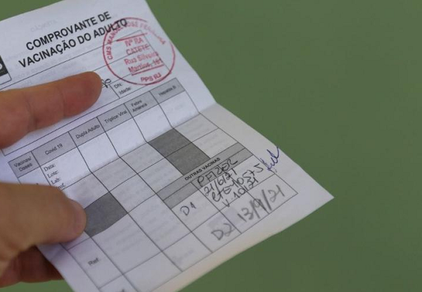 Emissão estava bloqueada para quem tomou vacinas de fabricantes diferentes (Foto: Tânia Rêgo/Agência Brasil)