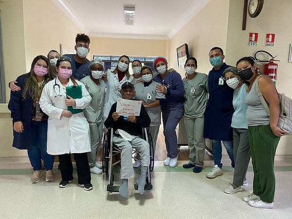 Carlos Massatoshi Higa, de 72 anos, passou 191 dias internado (Foto: Reprodução)