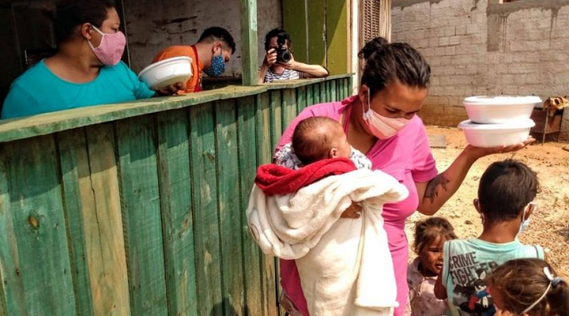 São 19 milhões de brasileiros passando fome, uma em cada três crianças anêmicas e um auxílio emergencial médio que só compra 38% da cesta básica (Foto: Ednubia Ghisi e Regis Luís Cardoso/Fotos Públicas)