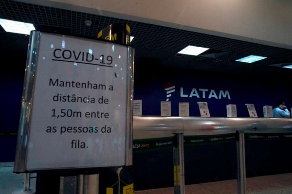 Brasileiro testou positivo para a Covid-19 logo depois de desembarcar de voo vindo da África do Sul (Foto: Mauro Pimentel/AFP)