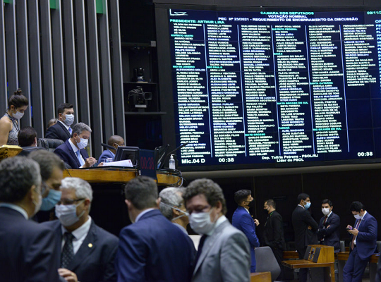 PEC passou com 323 votos a 172 e uma abstenção (Foto: Reprodução) PEC passou com 323 votos a 172 e uma abstenção (Foto: Reprodução)