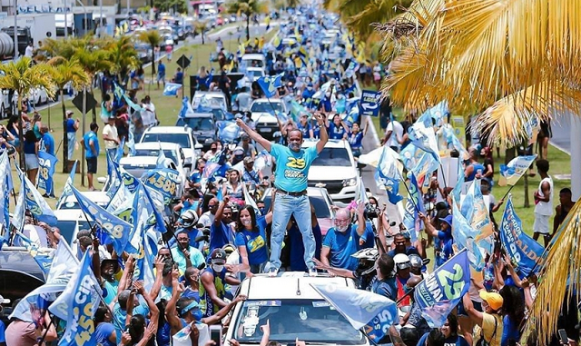 Carreata liderada pelo prefeito Elinaldo Araújo (DEM) durante campanha eleitoral em 2020 (Foto: Reprodução)