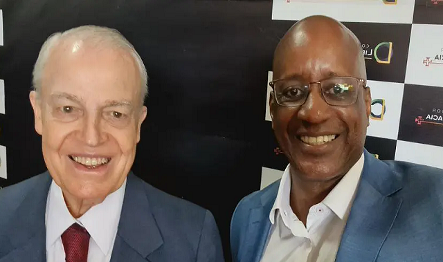 Sérgio Camargo e monarquista Dom Bertrand (Foto: Reprodução/Twitter Sergio Camargo)