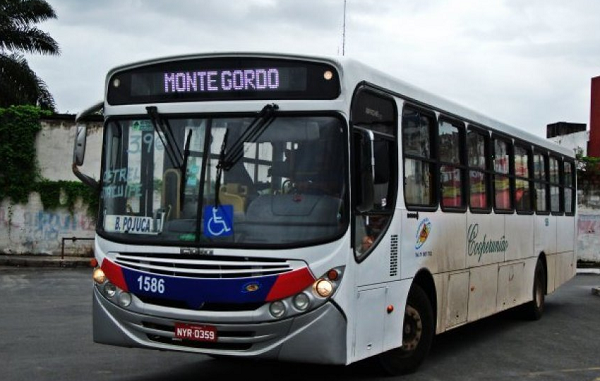 Idosos de comunidades da orla estão sendo obrigados a pagar passagem para conseguir chegar na sede do município (Foto: Reprodução)