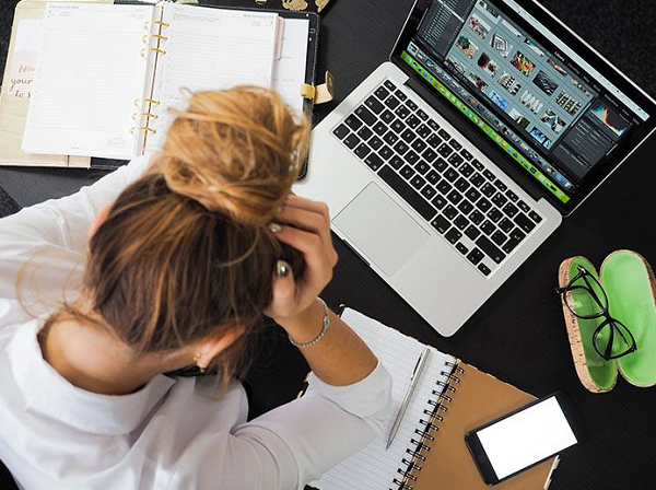 A partir de janeiro, a síndrome será oficializada como 'estresse crônico de trabalho que não foi administrado com sucesso' (Foto: Reprodução/GnTech)