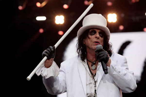 Alice Cooper, nome artístico de Vincent Damon Furnier, é um cantor, compositor e ator americano (Foto: Getty Images) Alice Cooper, nome artístico de Vincent Damon Furnier, é um cantor, compositor e ator americano (Foto: Getty Images)