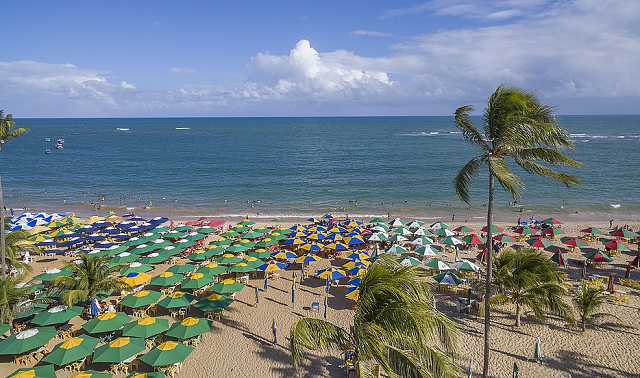 Praia de Guarajuba, em Camaçari (Foto: Reprodução)