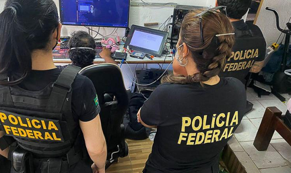 Ação cumpre 104 mandados de busca e apreensão e oito mandados de prisão preventiva (Foto: Divulgação/Polícia Federal)
