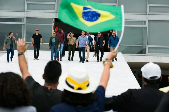 Presidente Jair Bolsonaro na rampa do Palácio do Planalto (Foto: Reprodução)