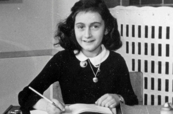 Anne Frank foi morta aos 15 anos em um campo de concentração na Alemanha (Foto: Reprodução)