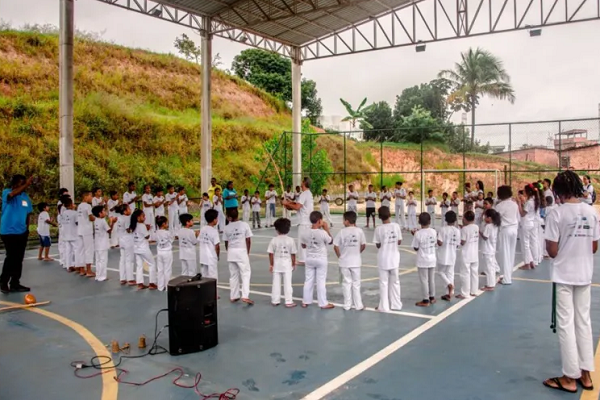 Projeto atende crianças e adolescentes dos 6 aos 16 anos (Foto: Divulgação)