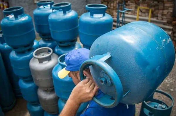 O preço do gás é composto por tributos estaduais, federais, custo de distribuição e a margem cobrada pela Petrobras (Foto: Arquivo | Agência Brasil) O preço do gás é composto por tributos estaduais, federais, custo de distribuição e a margem cobrada pela Petrobras (Foto: Arquivo | Agência Brasil)