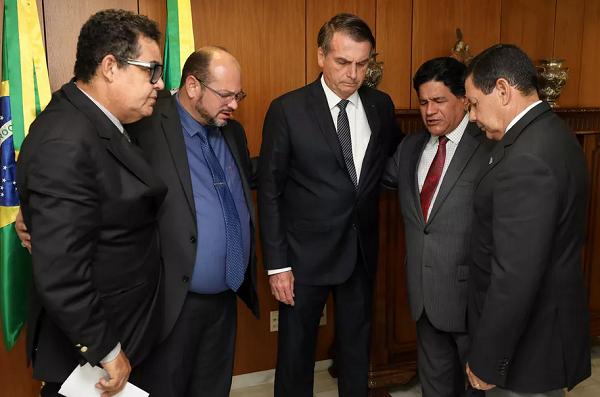 Bolsonaro e Hamilton Mourão, durante encontro com Pastor Gilmar dos Santos (Foto: Marcos Corrêa/PR)