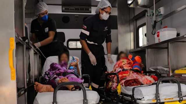 Os meninos foram levados para o Hospital da Criança na zona oeste de Manaus (Foto: Rodrigo Santos/Divulgação)