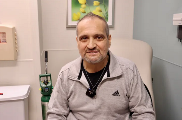 Albert Khoury, de 54 anos, trabalha no setor de construção civil na cidade americana de Chicago (Foto: NORTHWESTERN MEDICINE/AFP)