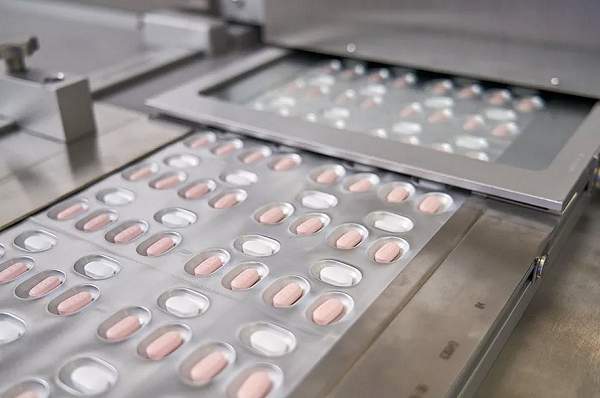 O medicamento Paxlovid é a primeira pílula antiviral de via oral a receber aval para tratamento da covid-19 no País (Foto: Divulgação/Pfizer/AFP)
