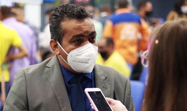 2º suplente, Vaninho da Rádio (DEM), assumiu vaga na vereança deixada por Fafá de Senhorinho (DEM)(Foto: Reprodução/Hyago Cerqueira/Destaque1)