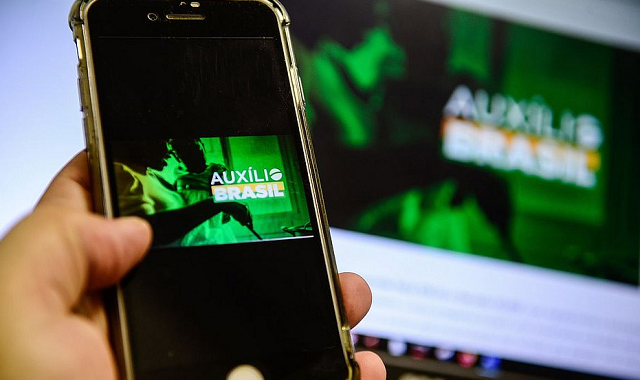 Auxílio Brasil: Câmara aprova texto-base de MP com piso permanente de R$ 400