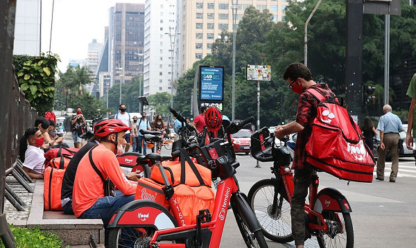 A pasta informou que pretende regulamentar os serviços prestados por profissionais autônomos vinculados a plataformas virtuais (Foto: Rovena Rosa/Agência Brasil)