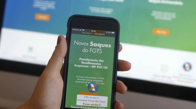 Os trabalhadores terão que baixar nova versão do aplicativos (Foto: Agência O Globo)