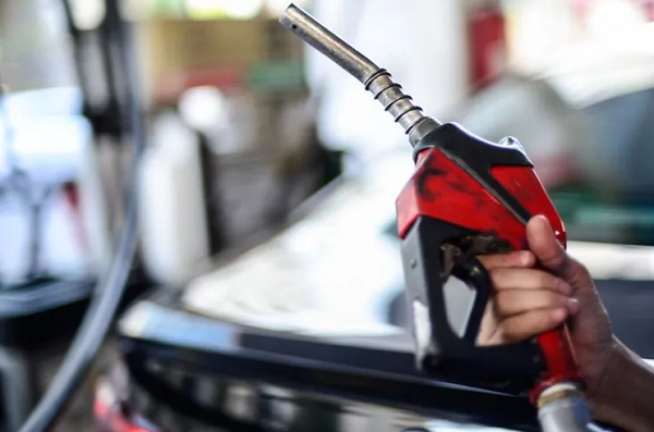 O valor mais alto foi alcançado em novembro de 2021, quando o preço médio da gasolina chegou a R$ 6,74 (Foto: Marcello Casal Jr/Agência Brasi)