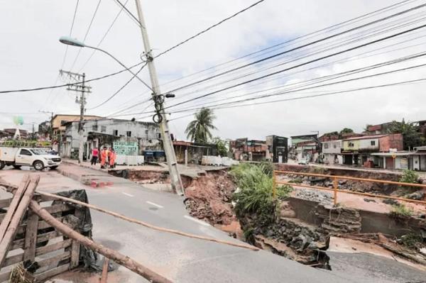 Moradores perderam documentos, móveis, dentro outros bens (Foto: Josué Silva/Prefeitura de Camaçari)