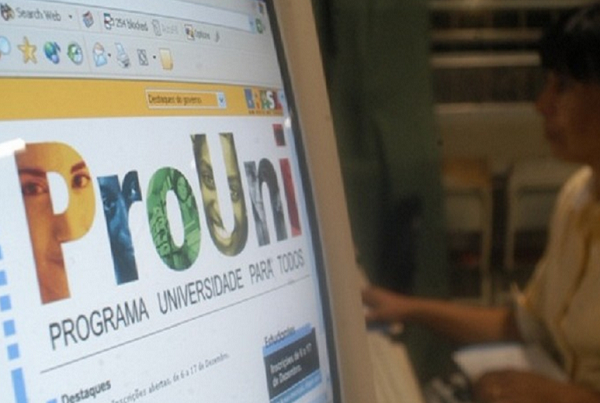 Criado em 2005, o programa prevê a oferta de bolsas de estudos para estudantes de graduação em faculdades privadas em troca da isenção de tributos (IRPJ, CSLL e PIS/Cofins) (Foto: Reprodução)