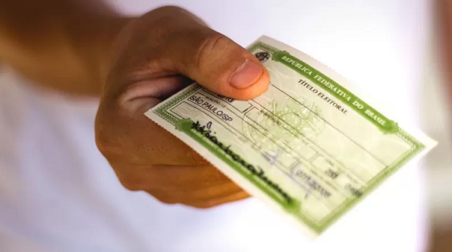 Jovens de 16 e 17 anos podem participar das eleições, embora o voto nesta faixa etária não seja obrigatório (Foto: Getty Images)