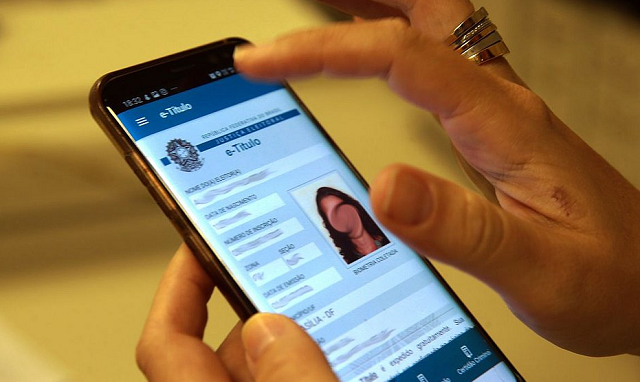 Tribunal Superior Eleitoral (TSE) começa a registrar um aumento no número de jovens interessados em votar no pleito deste ano (Foto: Marcello Casal Jr/Agência Brasil)