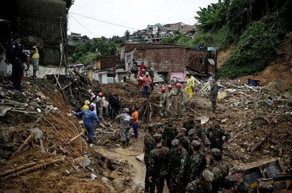 Pernambuco é castigado pelas chuvas desde a segunda-feira (Foto: Brenda Alcântara/AFP)