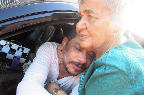 Antônio Franco em visita à dona Maura, há 3 anos – Foto: Mônica Franco Antônio Franco em visita à dona Maura, há 3 anos – Foto: Mônica Franco