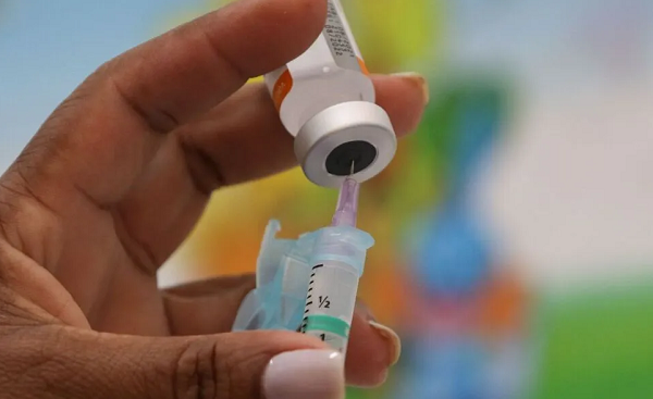 Preferência é pela vacina da Pfizer, mas Coronavac pode ser usada (Foto: Fábio Rodrigues Pozzebom/Agência Brasil)