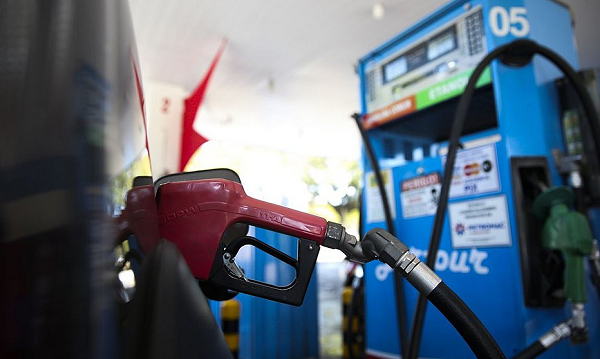O preço médio do diesel nos postos de abastecimento em todo o território nacional atingiu, na semana de 19 a 25 de junho o preço de R$ 7,568/litro (Foto: José Cruz/Agência Brasil) O preço médio do diesel nos postos de abastecimento em todo o território nacional atingiu, na semana de 19 a 25 de junho o preço de R$ 7,568/litro (Foto: José Cruz/Agência Brasil)