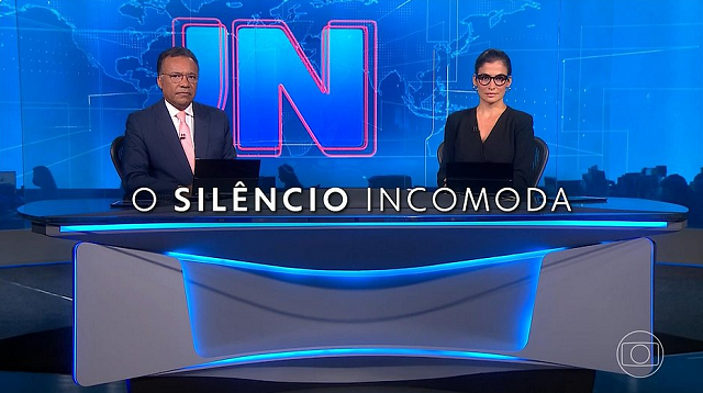 Os apresentadores Renata Vasconcellos e Heraldo Pereira começaram a edição sem dizer uma única palavra e assustou àqueles que esperavam o tradicional boa noite (Foto: Reprodução/TV Globo)
