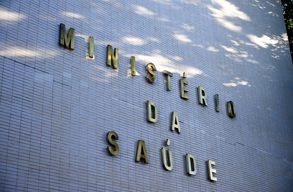 Vírus pode ser transmitido por saliva, contato com fluidos corporais e lesões cutâneas (Foto: SCIENCE PHOTO LIBRARY/BBC)