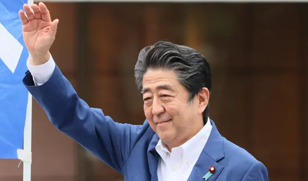 Ex-primeiro-ministro japonês Shinzo Abe, de 67 anos (Foto: Reprodução)
