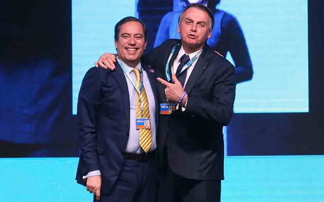 Bolsonaro e ex-presidente da Caixa, Pedro Guimarães (Foto: Antonio Cruz/Agência Brasil)