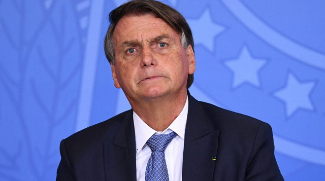 Bolsonaro espera converter em votos os recursos investidos por meio do Auxílio Brasil (Foto: Evaristo Sá/AFP)