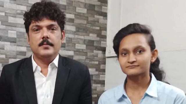 O advogado Sanjay Sharma e Latika Bansal, a filha mais velha da vítima (Foto: SANJAY SHARMA/BBC)