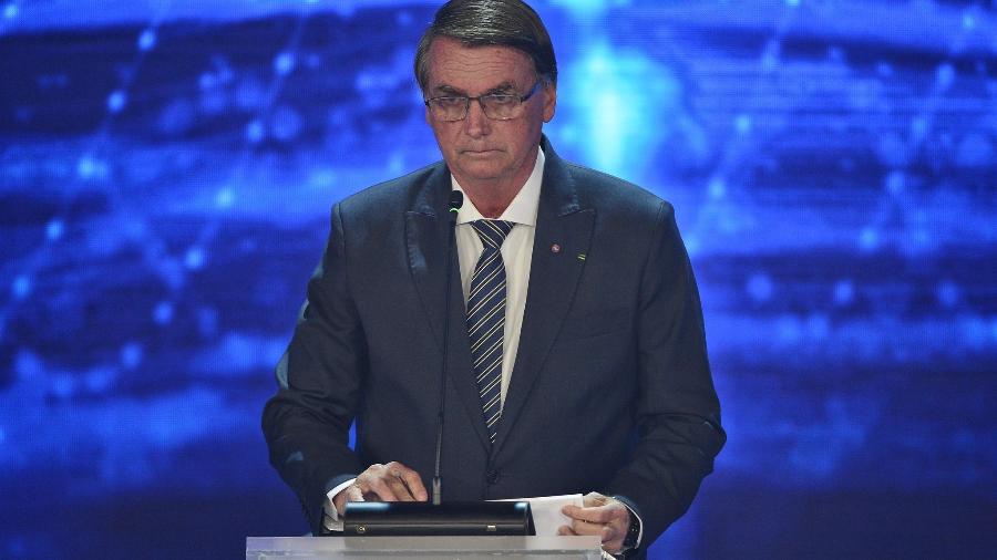 A jornalista fez uma pergunta sobre vacinação durante a pandemia de covid-19 e o presidente a atacou - Foto: Reprodução de vídeo